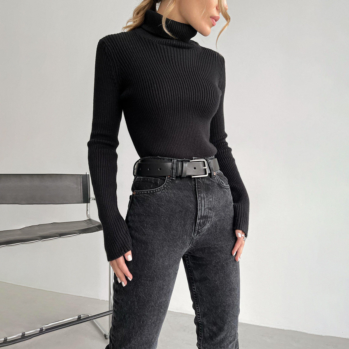 Elegant Slim-Fit Ribbed Turtleneck Sweater