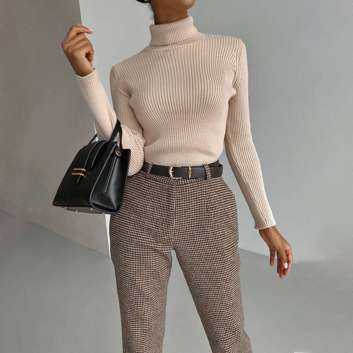 Elegant Slim-Fit Ribbed Turtleneck Sweater